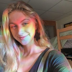 Meet your Posher, Alyssa